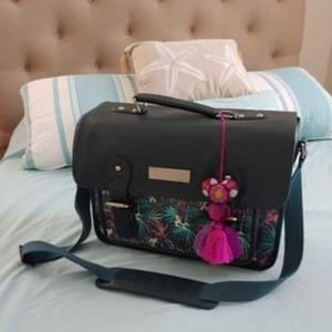 House of Flynn camera bag messenger style. Tropical print dark green